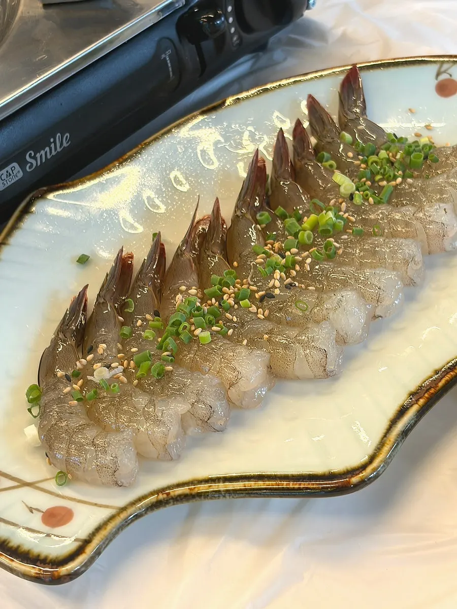A plate of seasonal raw shrimp sashimi that arrived quickly