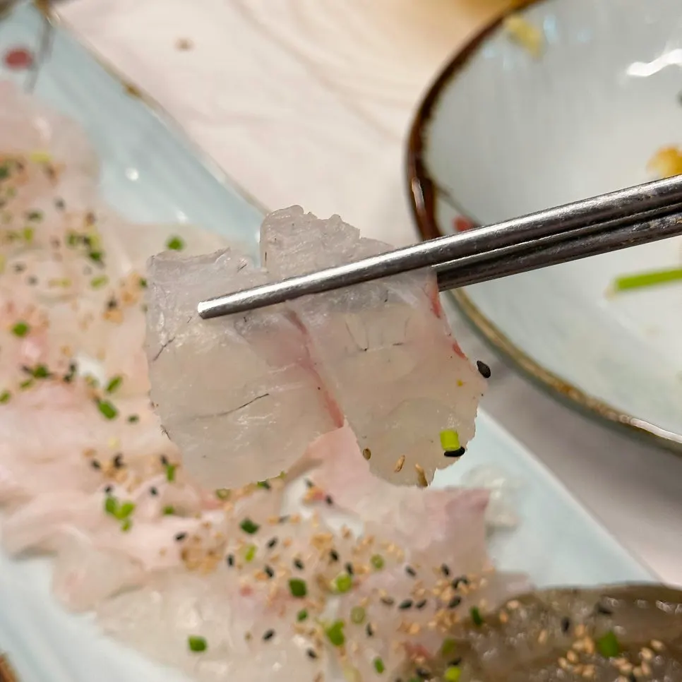 Two-person set of raw shrimp and live fish sashimi