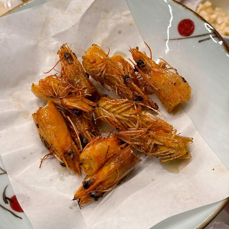 Plump, cleaned raw shrimp