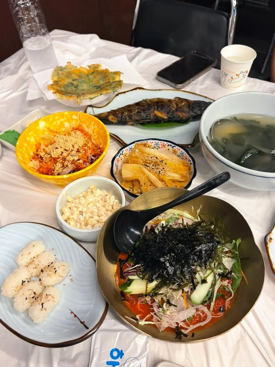 Table set with the basic side dishes