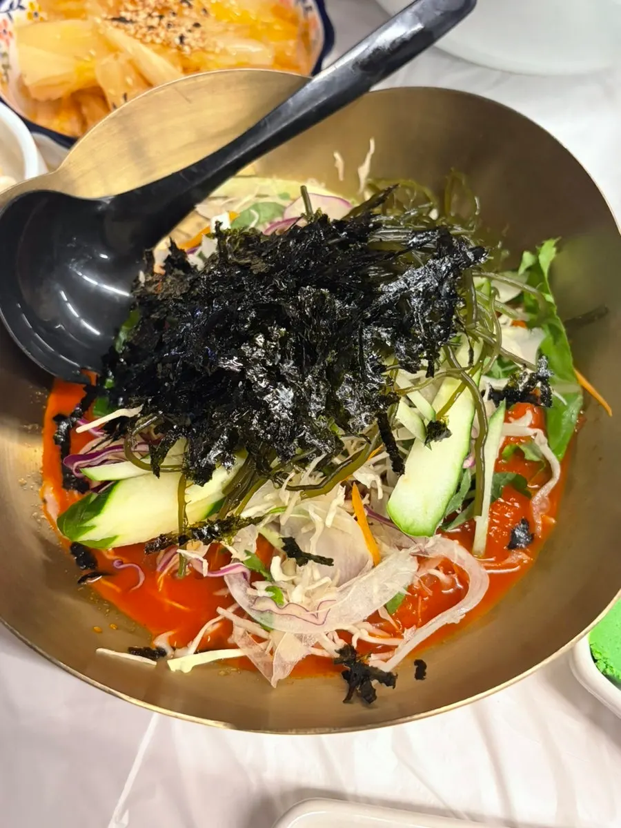 Seaweed soup with an ocean scent