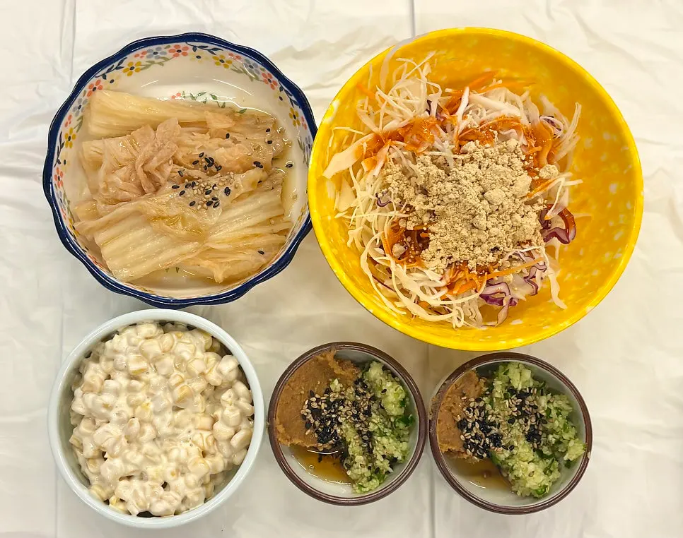 생선구이와 해초샐러드 기본안주
