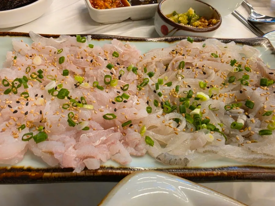 한 점 집어 든 생새우회