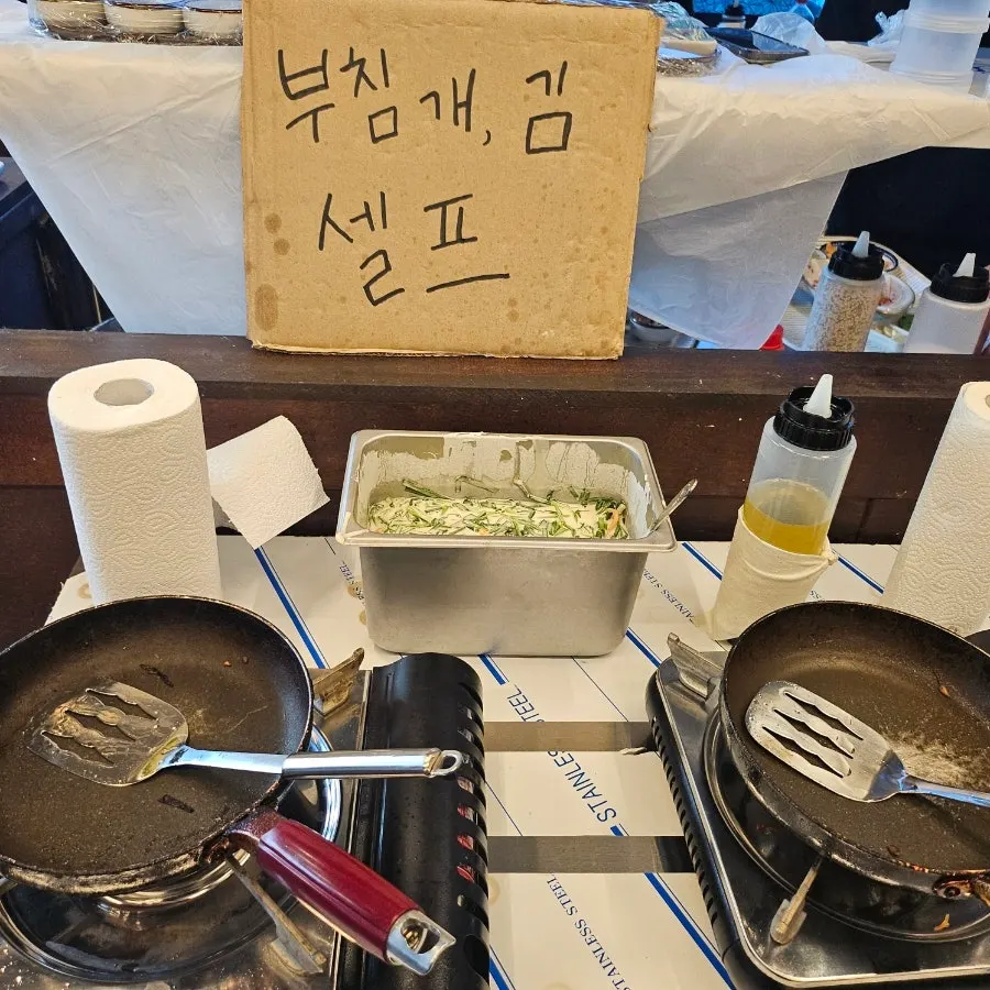 Soybean powder salad and seaweed mulhoe side dishes