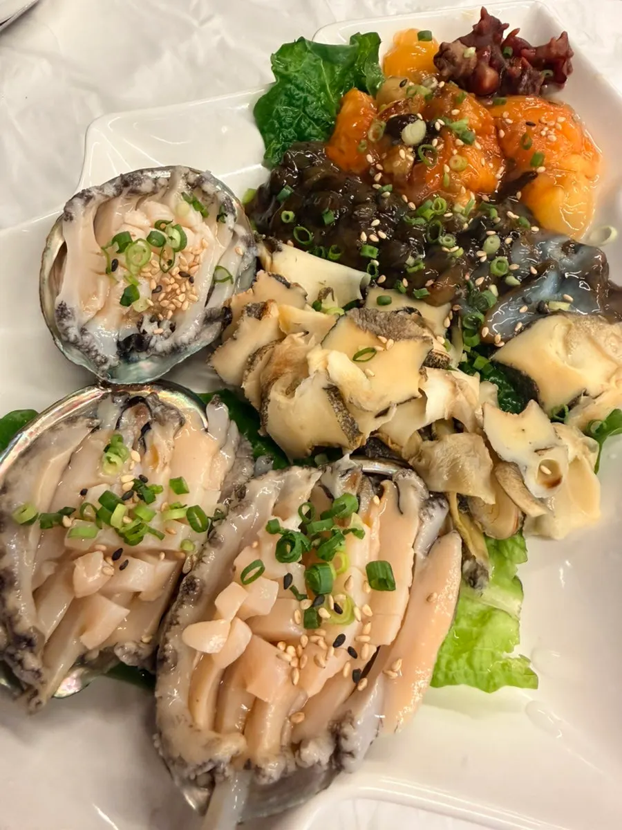 Sashimi and seafood spread at Hwanggeum Hoe Pocha Gwangju Wolsan Branch