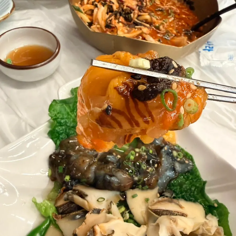 Mixed seafood platter including abalone innards