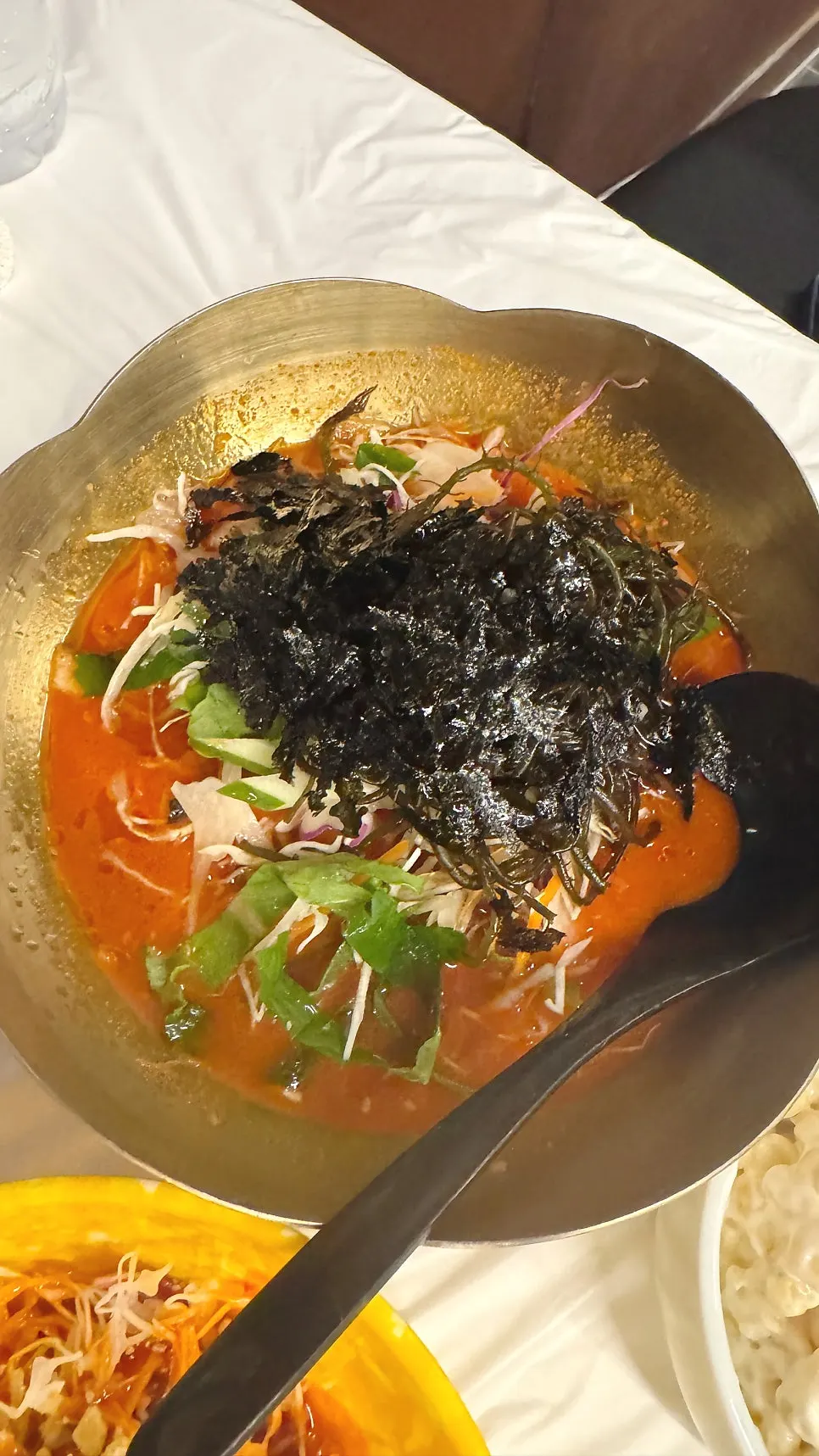 Seaweed soup and mulhoe side dishes