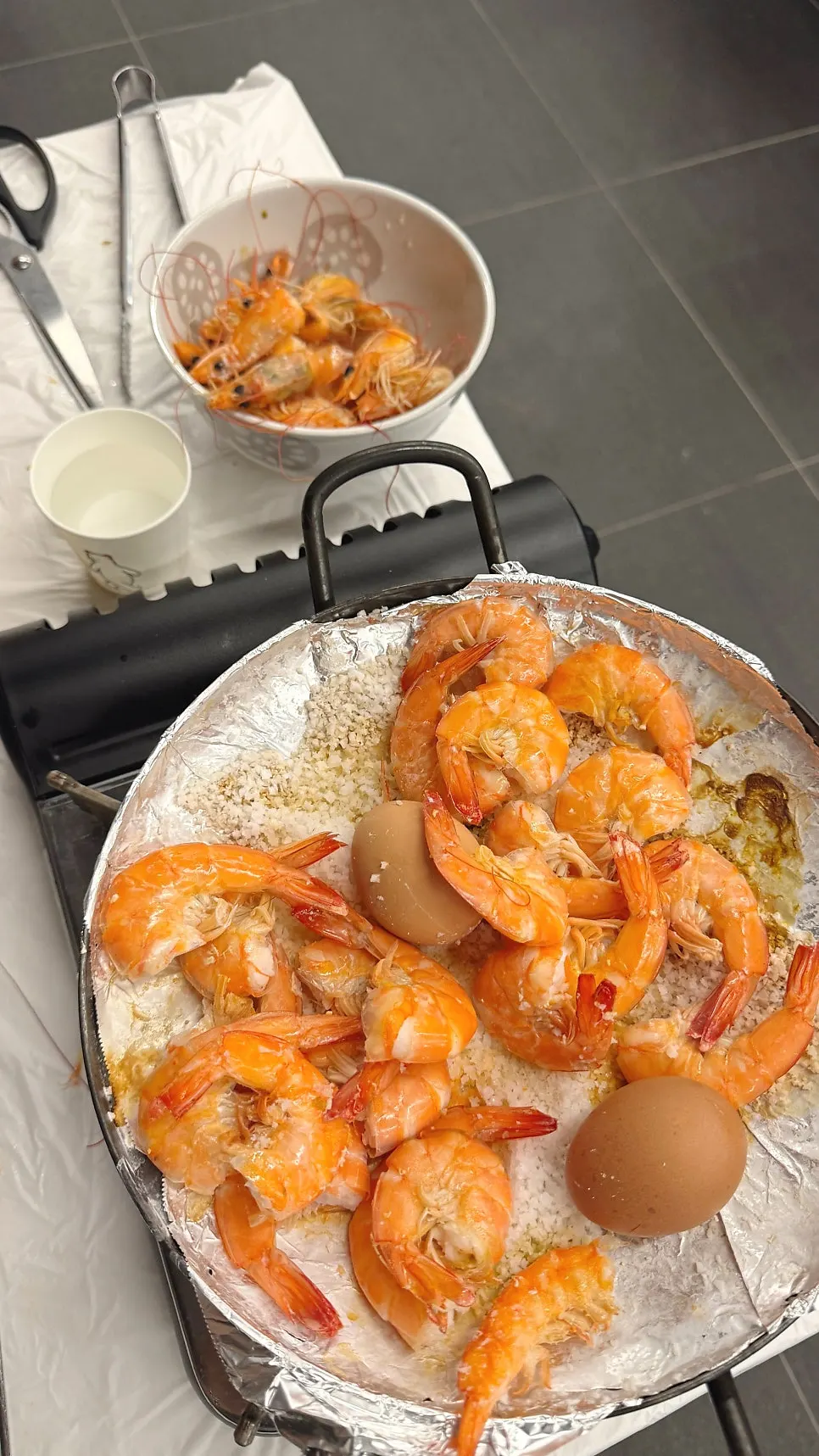 Shrimp heads separated from the bodies