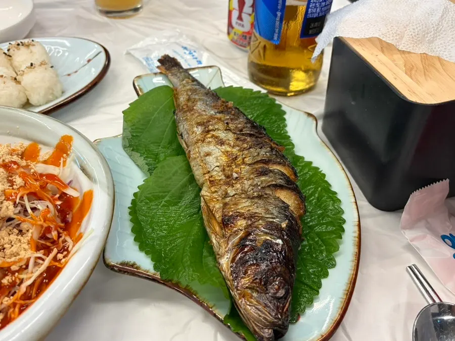 따뜻한 미역국과 기본 한상