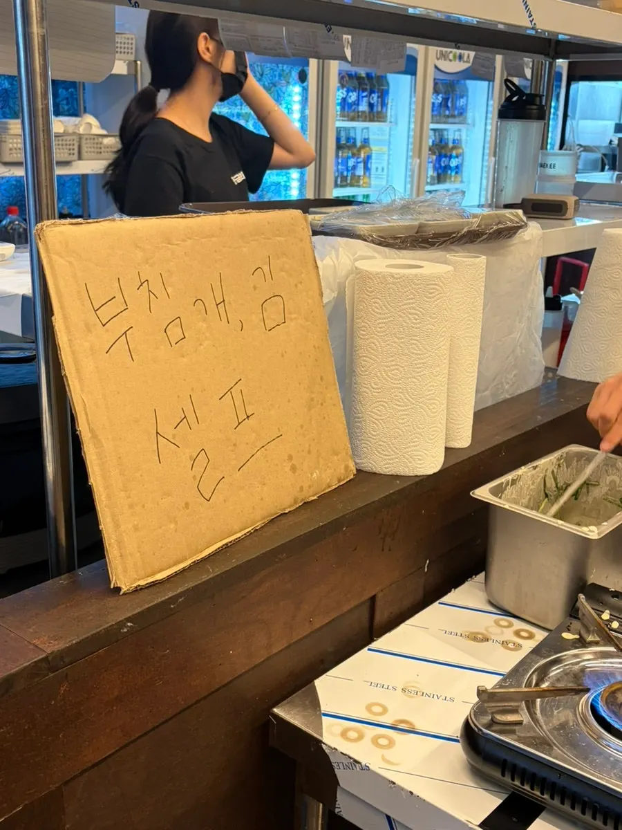 밥 위에 올린 생새우 초밥