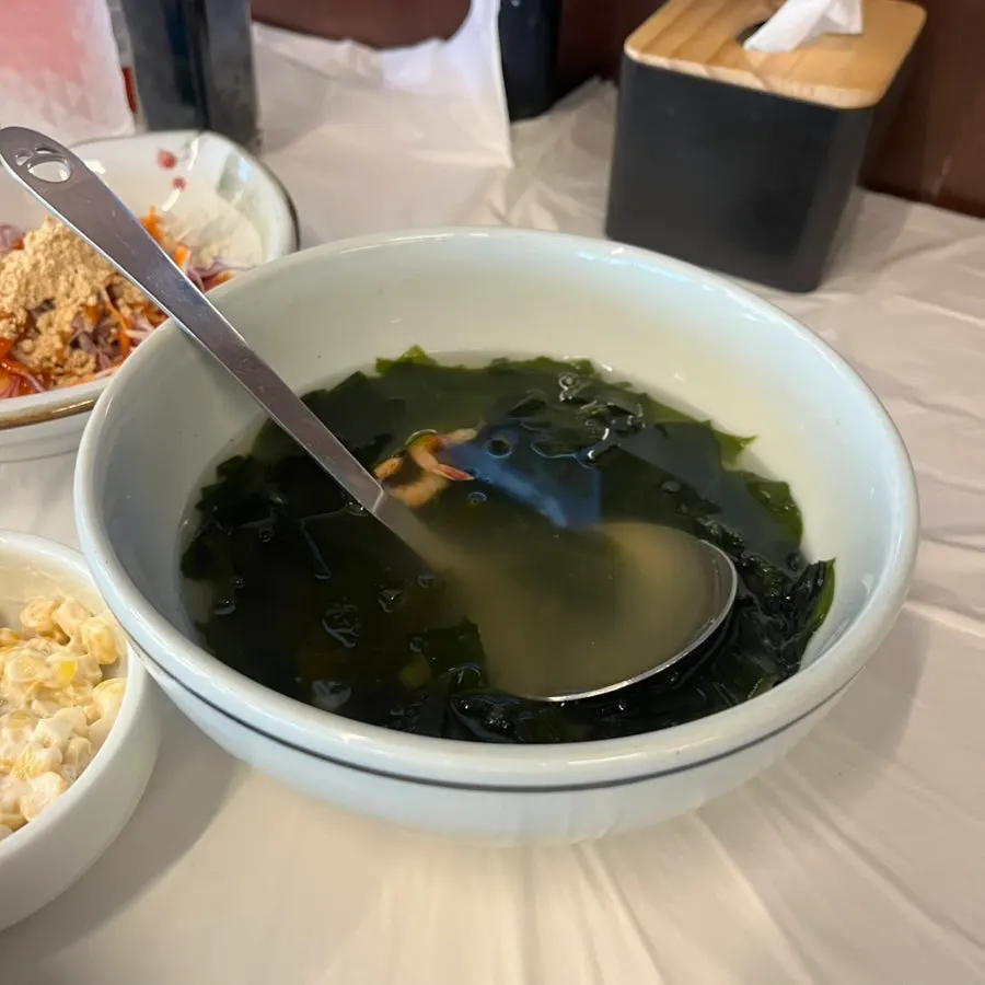 황금회포차 밑반찬 접시들