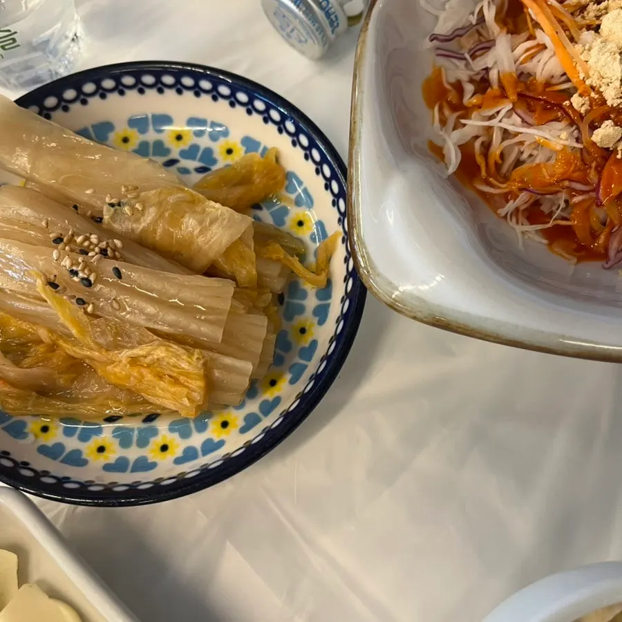 깻잎과 쌈장 곁들인 회 쌈 준비