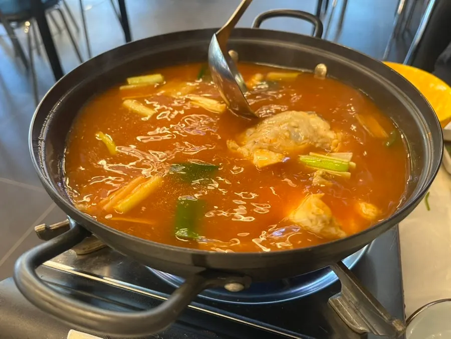 수제비를 넣고 끓인 매운탕