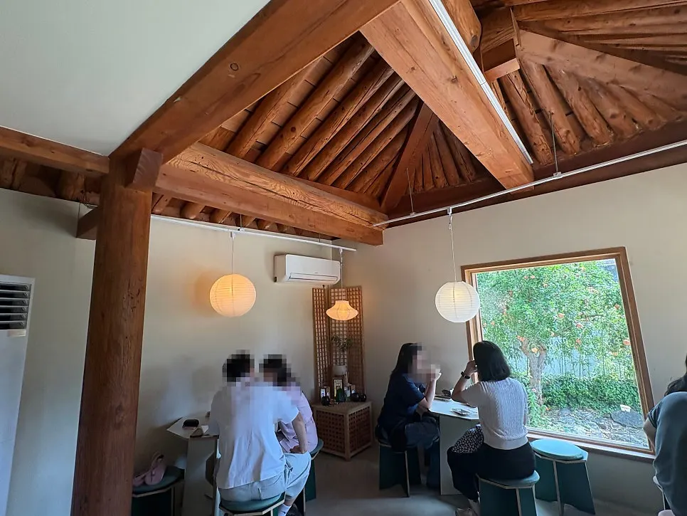 Cozy interior of Hoyang Horim café