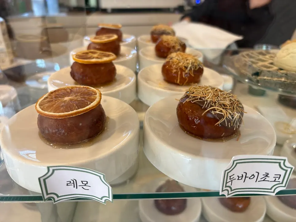 Dessert showcase at Hoyang Horim