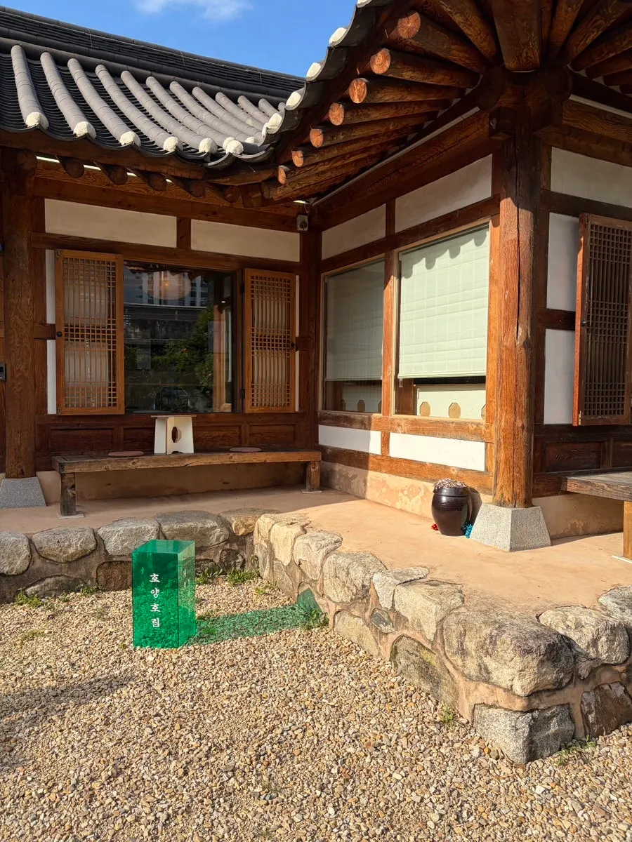 View of the entrance to Hoyang Horim's hanok building