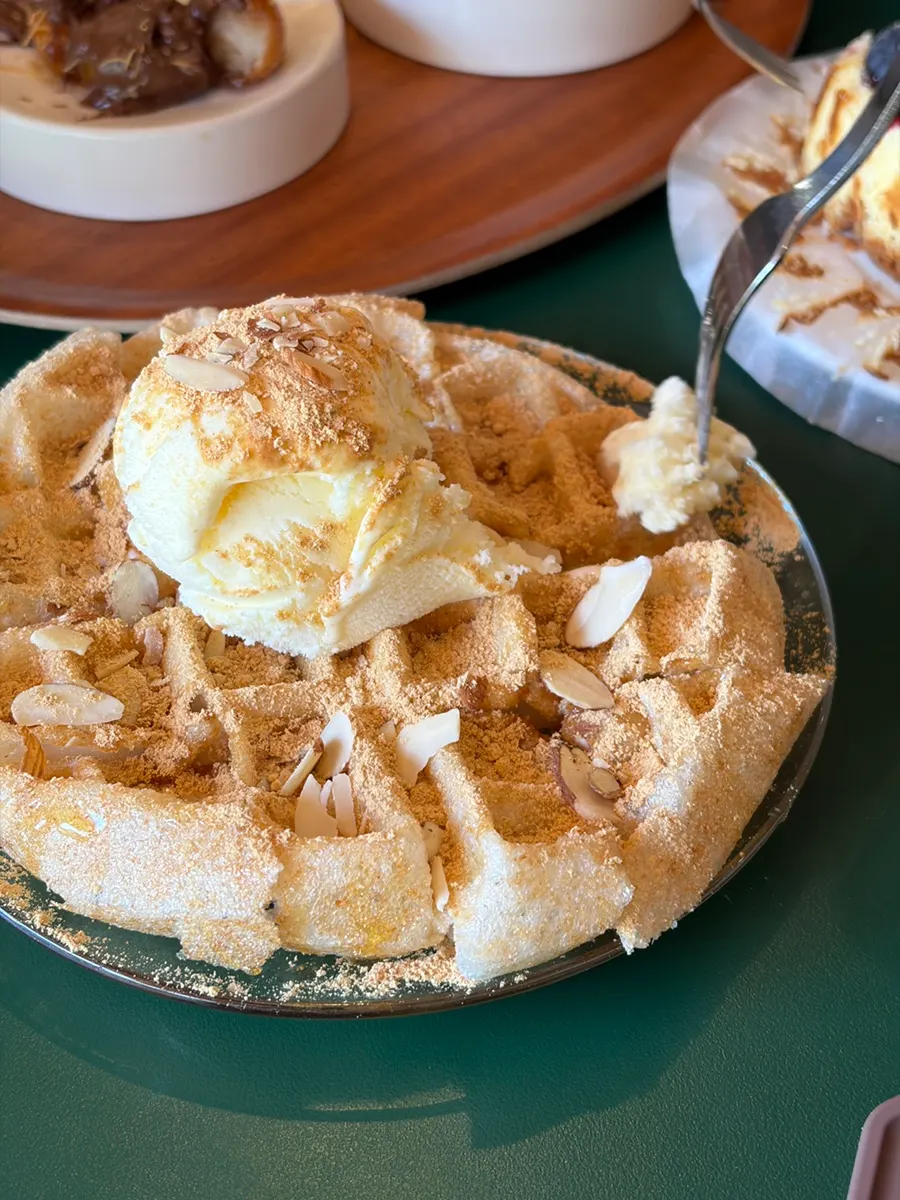 Hoyang Horim's signature injeolmi waffle