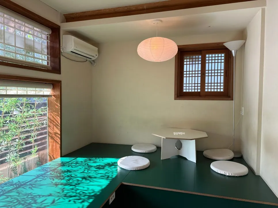 Hoyang Horim interior with lattice windows