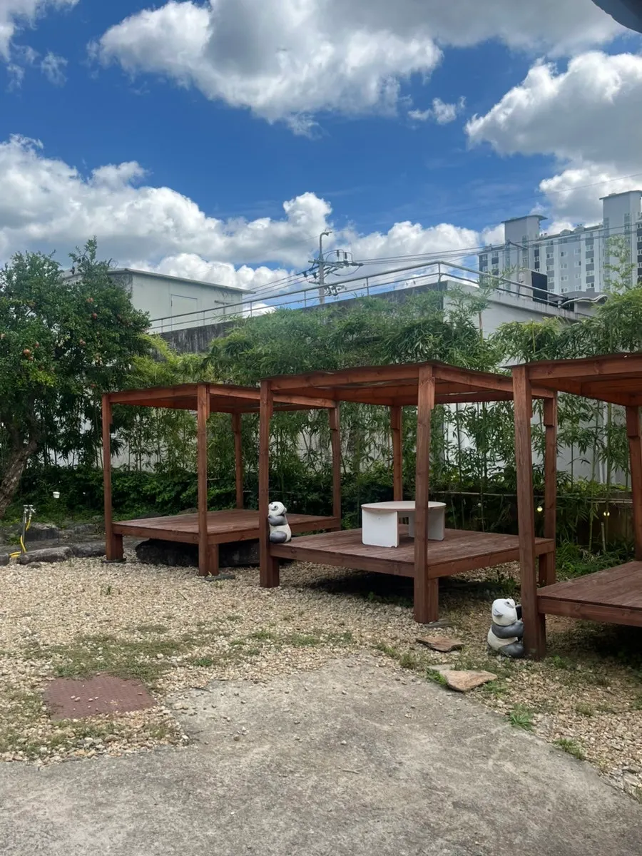 Terrace and courtyard at Hoyang Horim hanok café