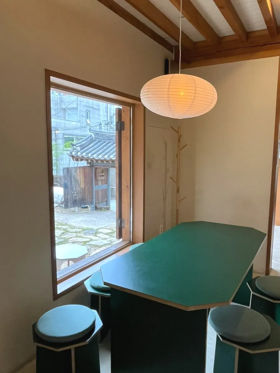 Hanok-inspired seating inside Hoyang Horim