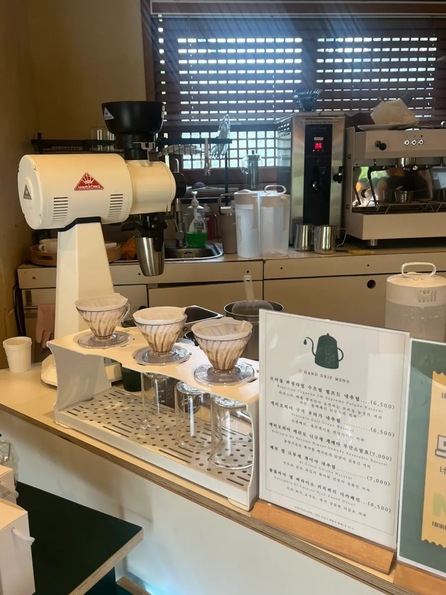 Gaeseong juak and hand-drip coffee area at Hoyang Horim