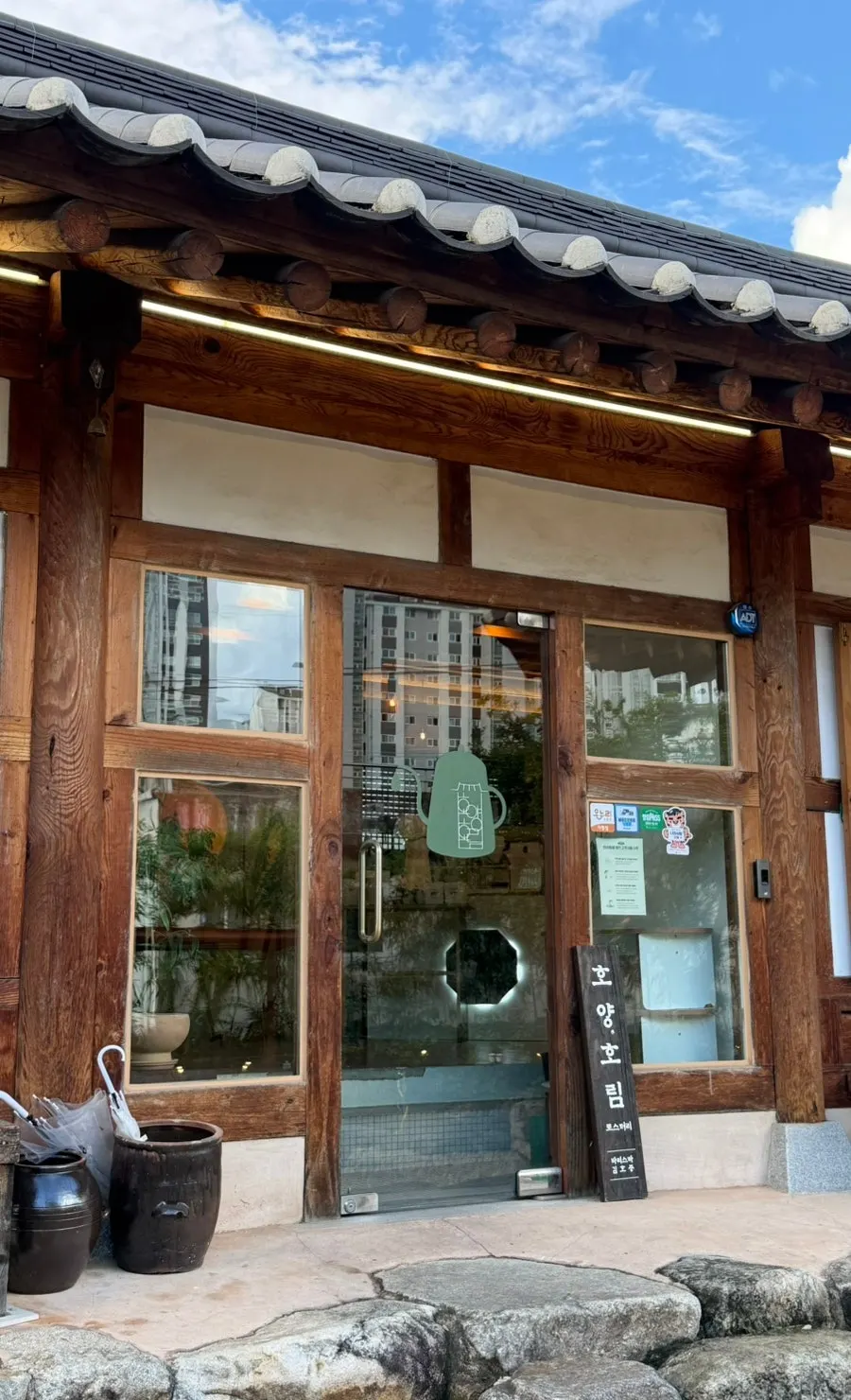 Hanok café exterior and entrance