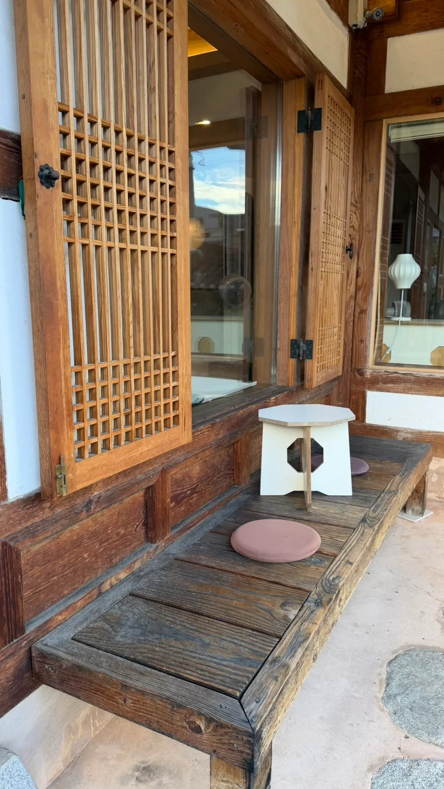 Courtyard where the hanok and tree come together