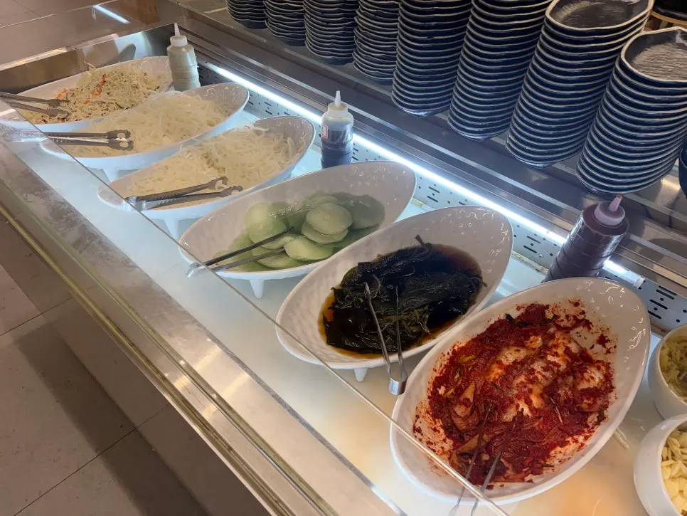 Eel with accompanying side dishes on the table
