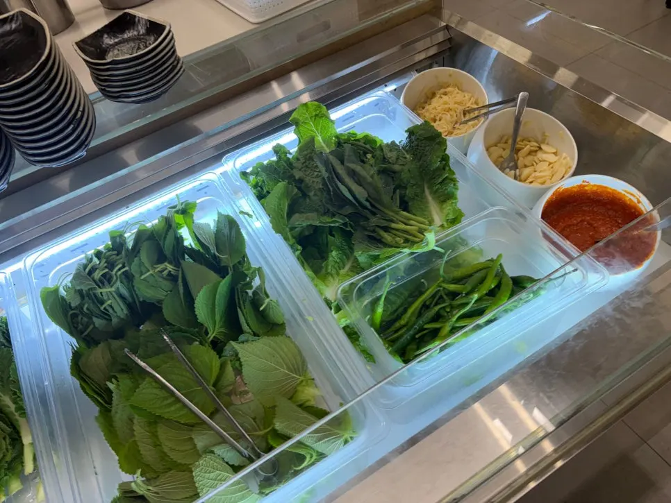 Deokeun Jangeo's side dish self-serve bar
