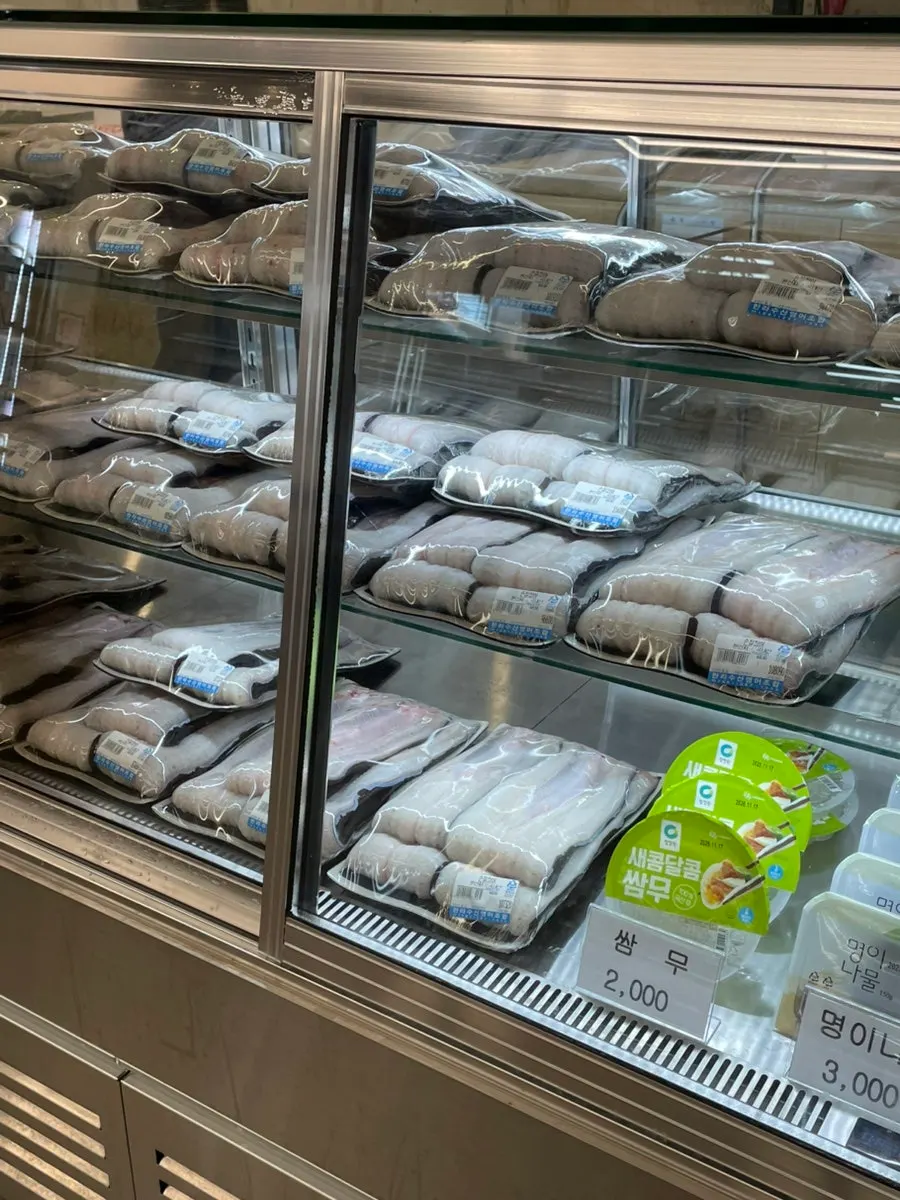 Price sign showing prepped eel at ₩4,830 per 100g