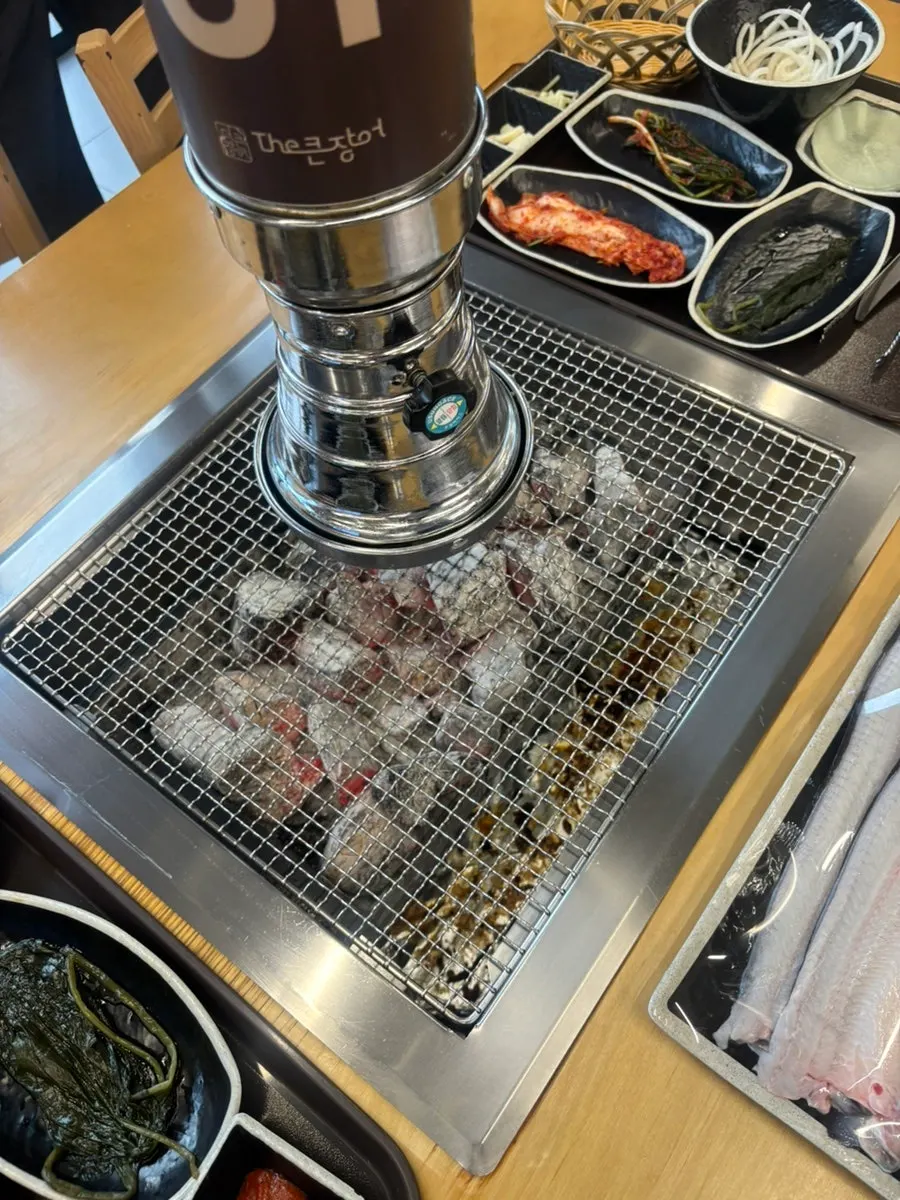 숯불 장어 테이블 상차림