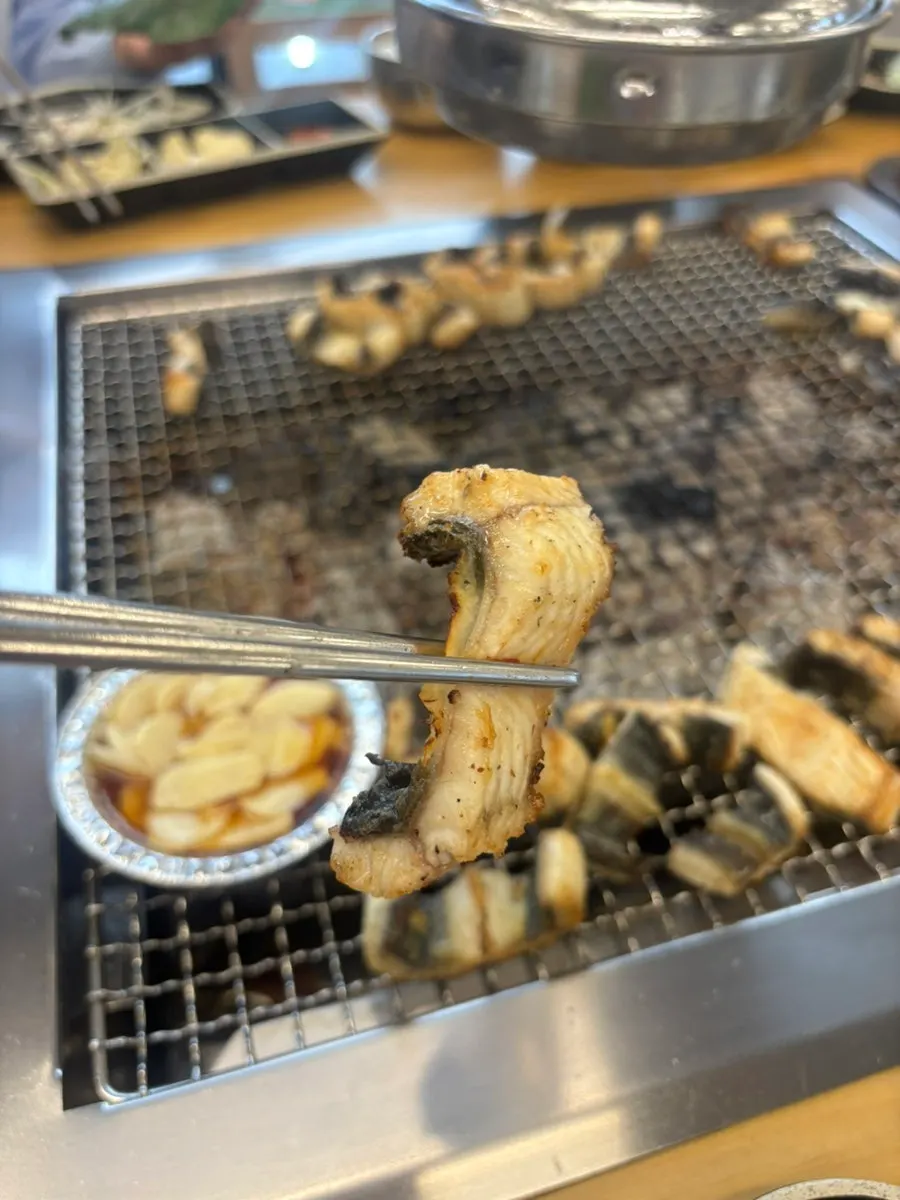 넓은 장어 식사 공간