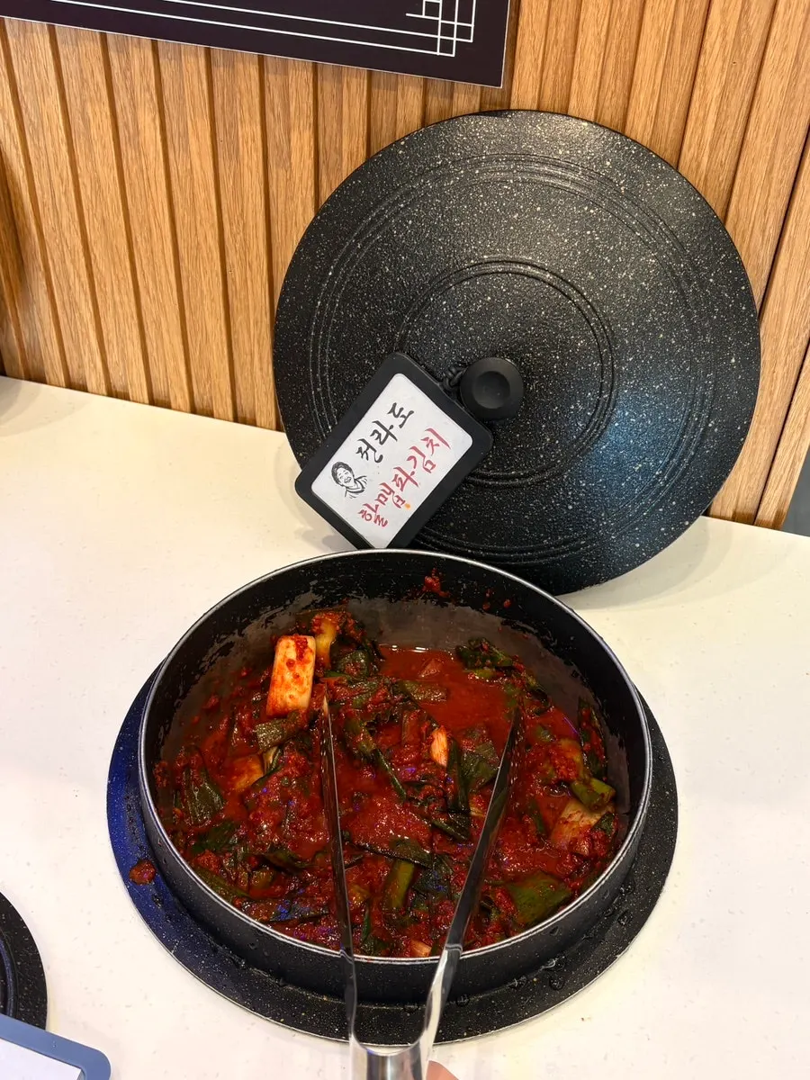 구전국밥 김치 반찬 접시