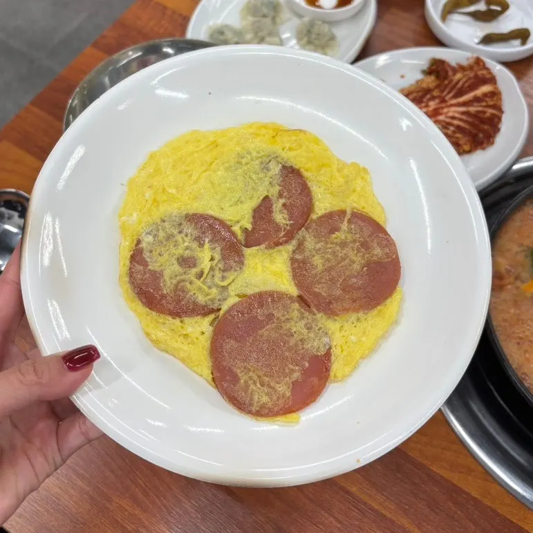 기본 반찬 햄전 접시
