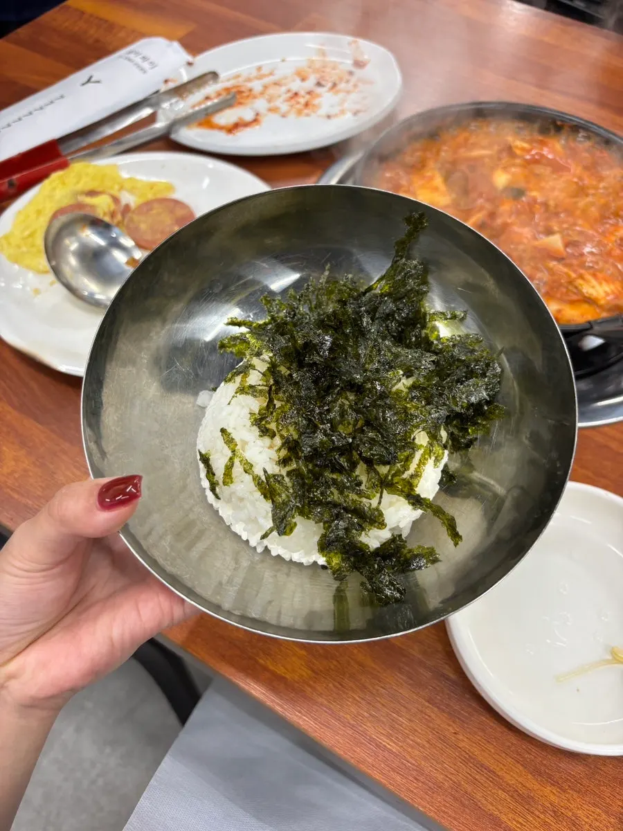 육수를 더 붓고 팔팔 끓이는 곱창전골
