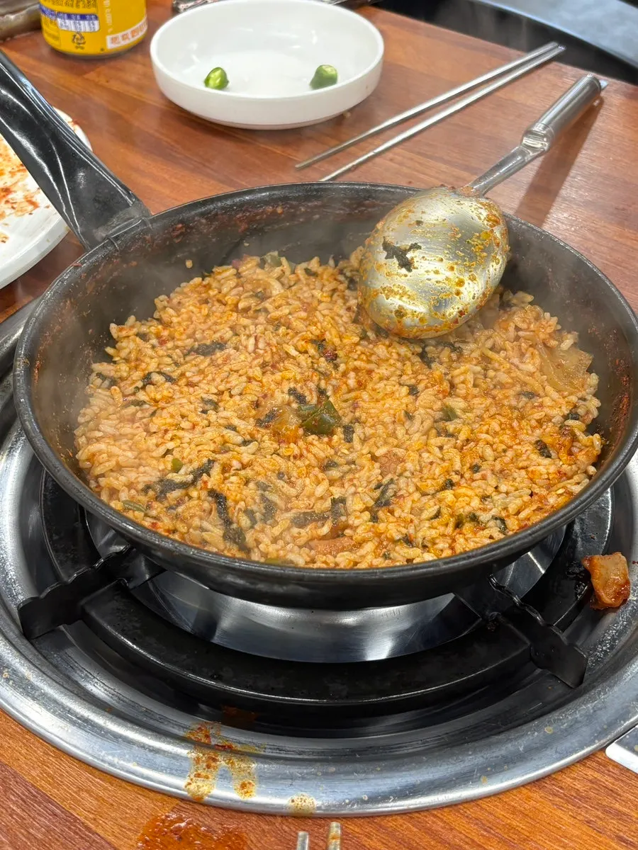라면사리를 넣은 곱창전골