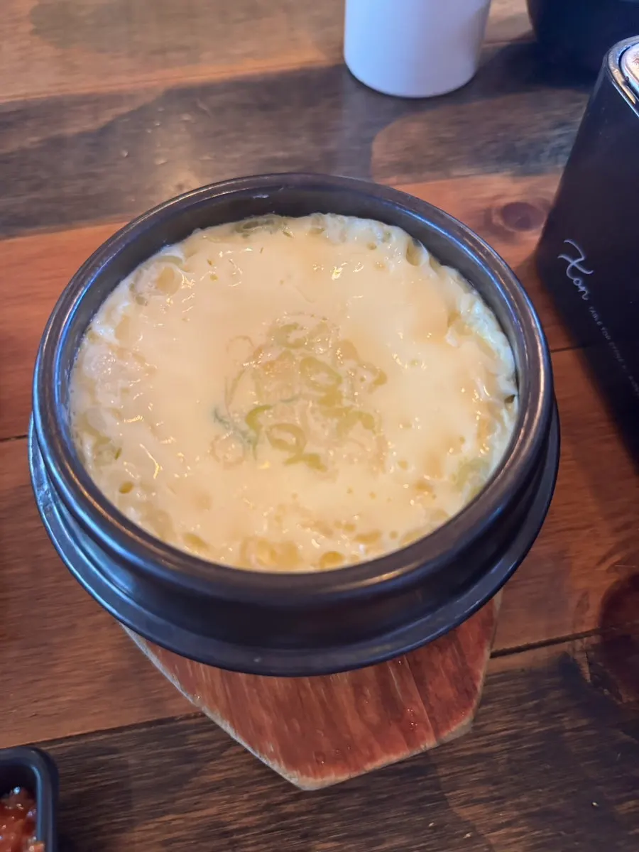 족발과 함께 나온 기본 반찬 접시