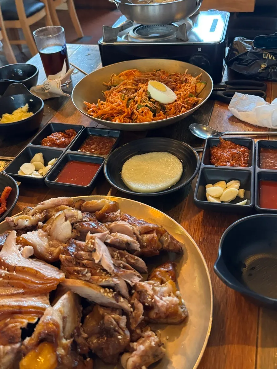 식사를 마친 깐깐한족발 용봉점 테이블