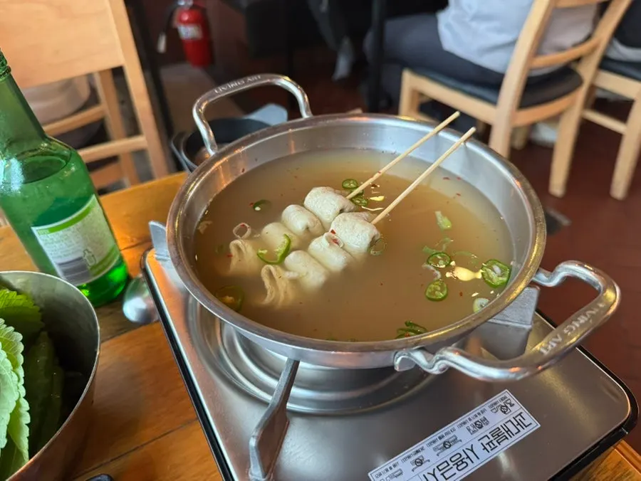 자리에 앉으면 나오는 기본 상차림