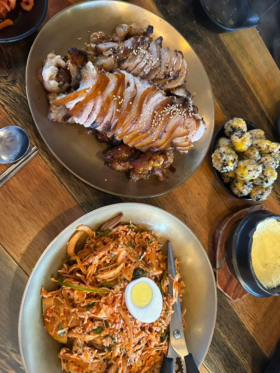 A plate of charcoal-grilled jokbal