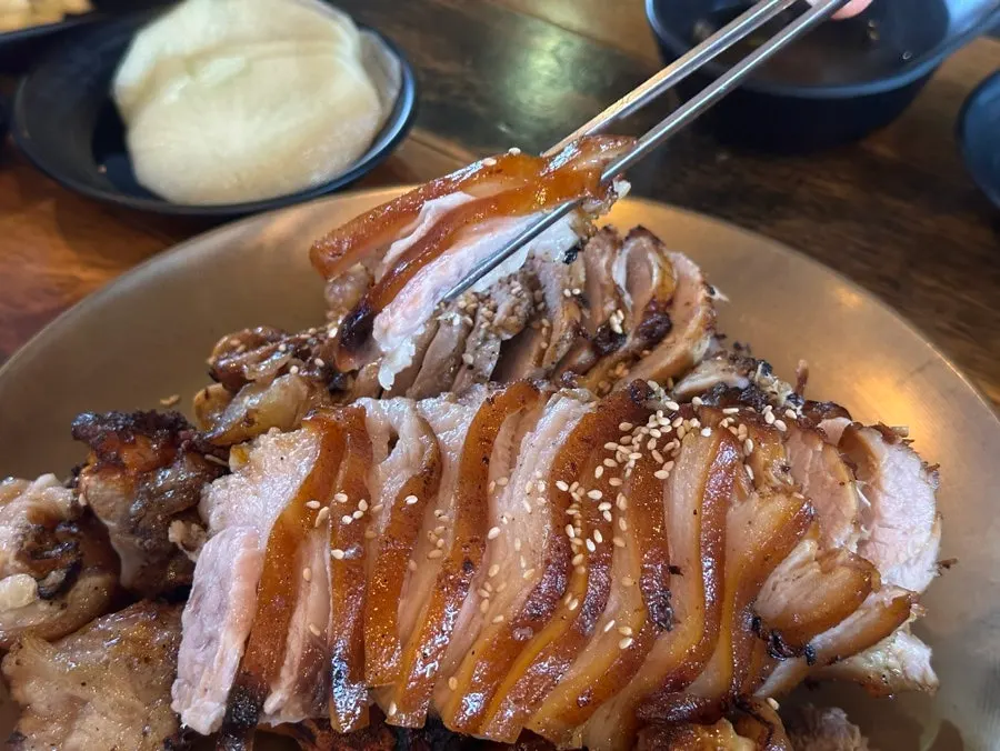 Jokbal eaten with pickled radish