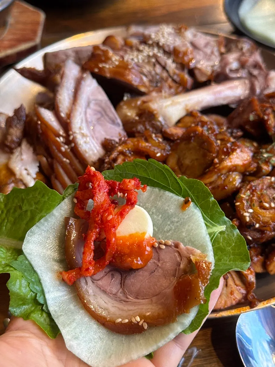 Thinly sliced old-style royal jokbal
