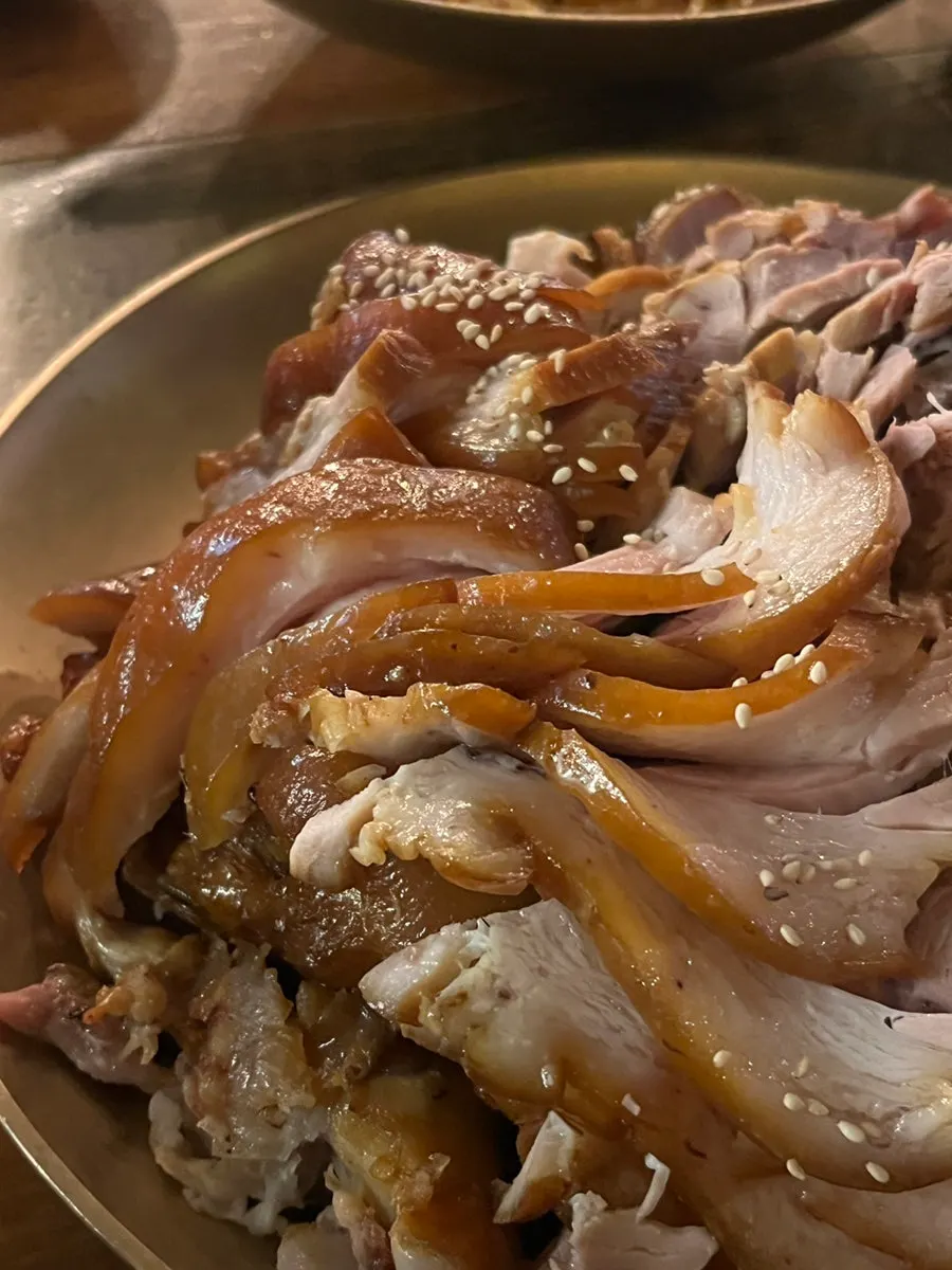 따뜻하게 제공된 족발 살코기