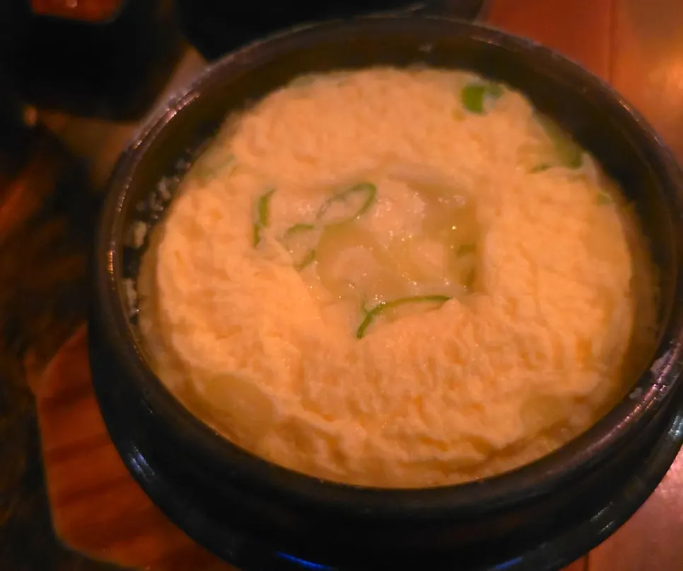 기본으로 나온 퐁실한 계란찜