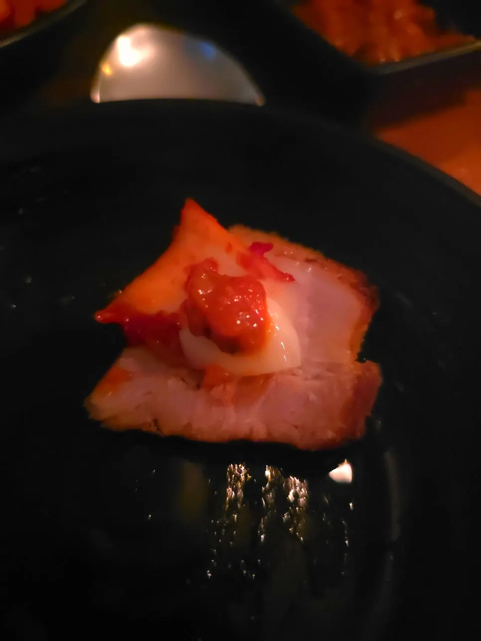 쫀득한 참숯구이족발 한 점