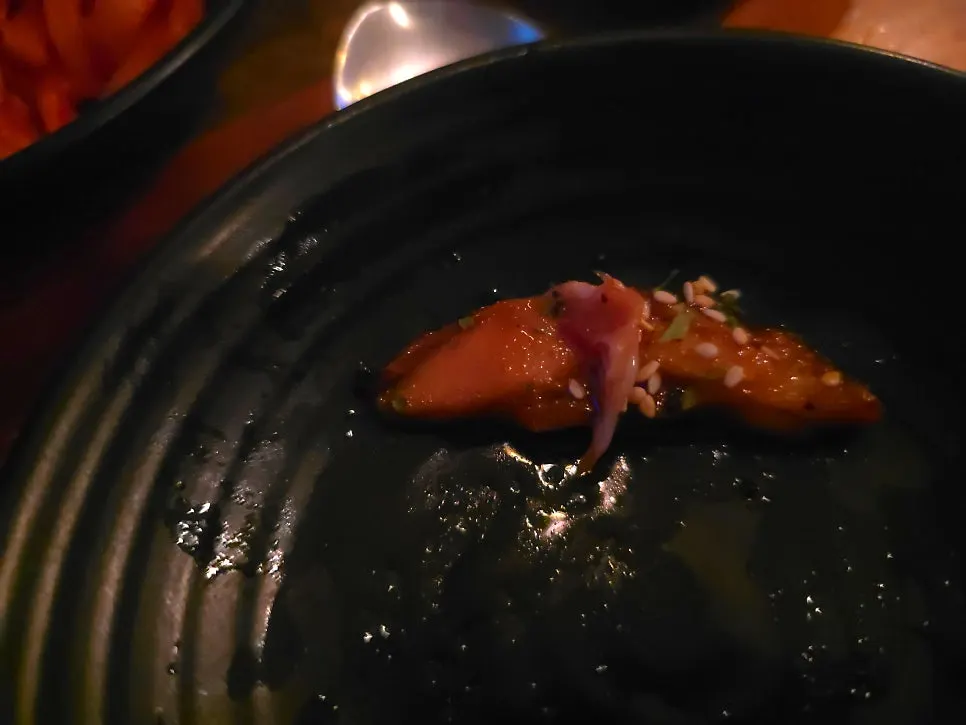 양념이 묻은 2단계 더 매운 족발