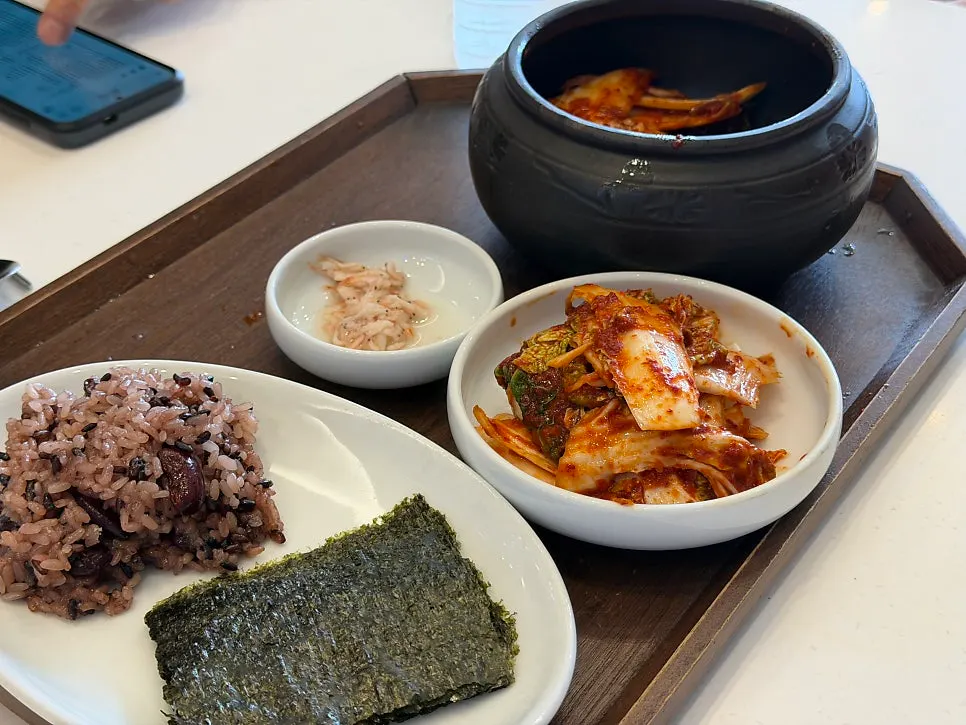 Free sticky rice and roasted seaweed