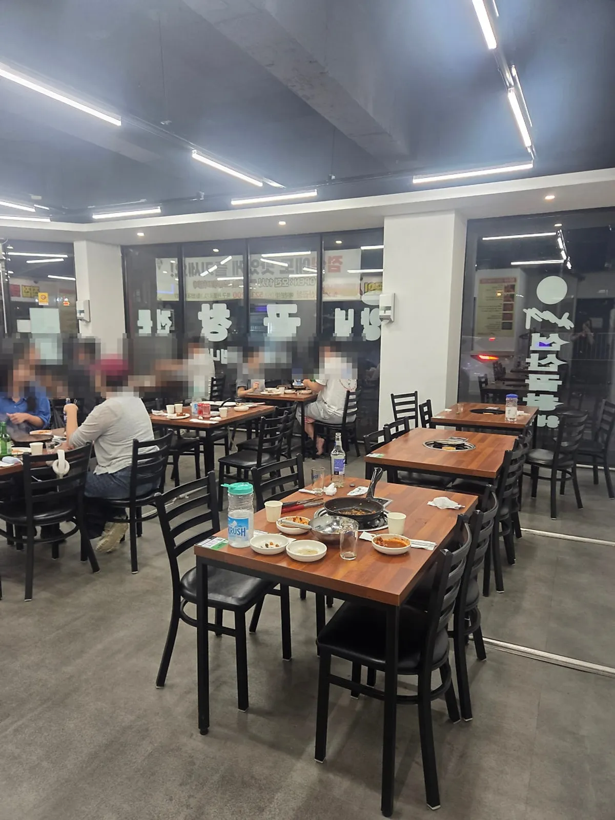 Kim Taeju Seonsan Gopchang, Yongbong Branch on a weekday evening