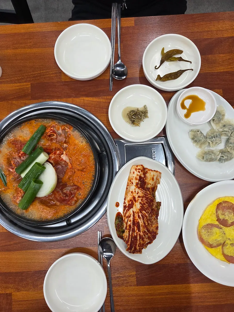 Basic side dishes for gopchang hot pot
