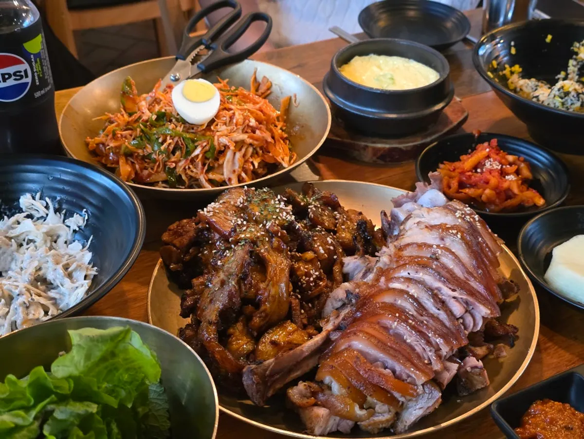 깐깐한족발 용봉점 반반족발 대표 사진